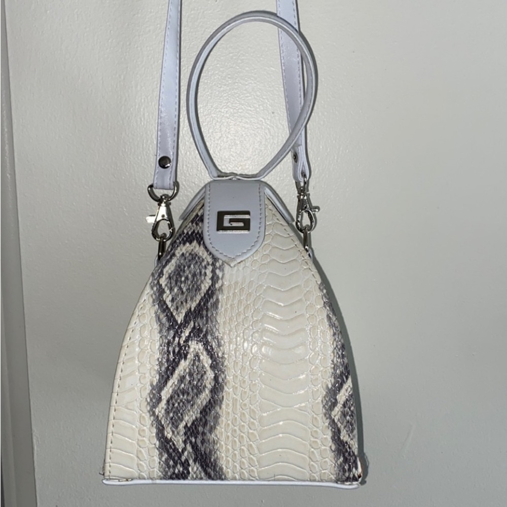 Details
Unique purse from a cute boutique store.